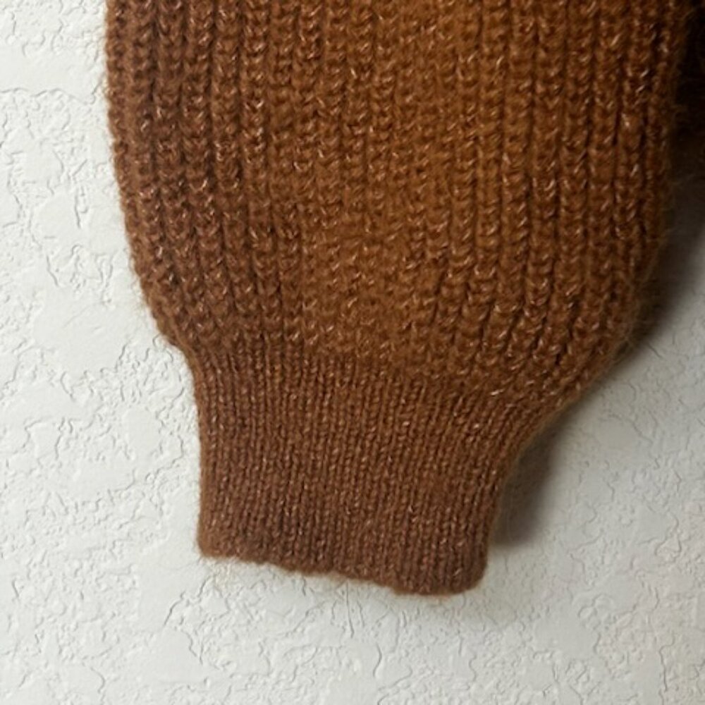 NWOT Chunky Knit Relaxed Fit Pullover Crewneck Sweater With Side Slits - Picture 7 of 8